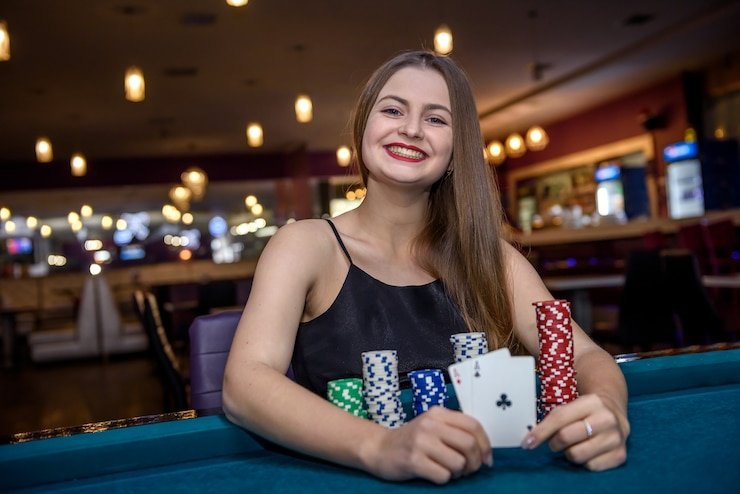 PMGC live dealer announcing blackjack hand outcome on topcer333 broadcast